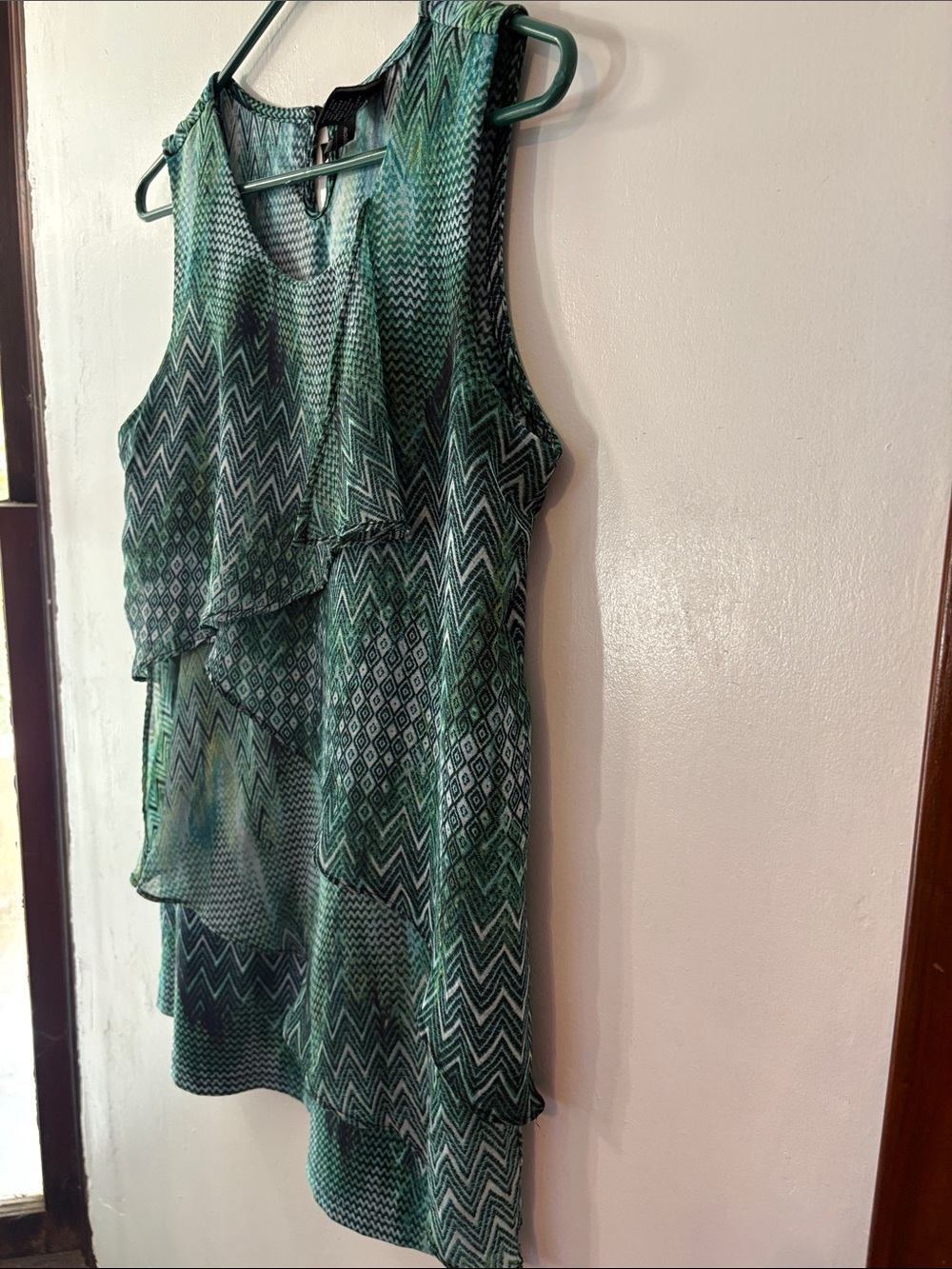 new directions Green Patterned Ruffle Shell Top Size Medium - Picture 6 of 11